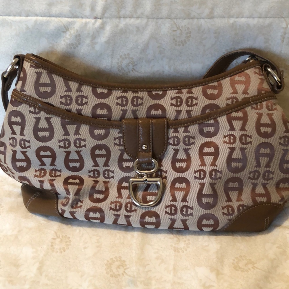 Etienne aigner purse.